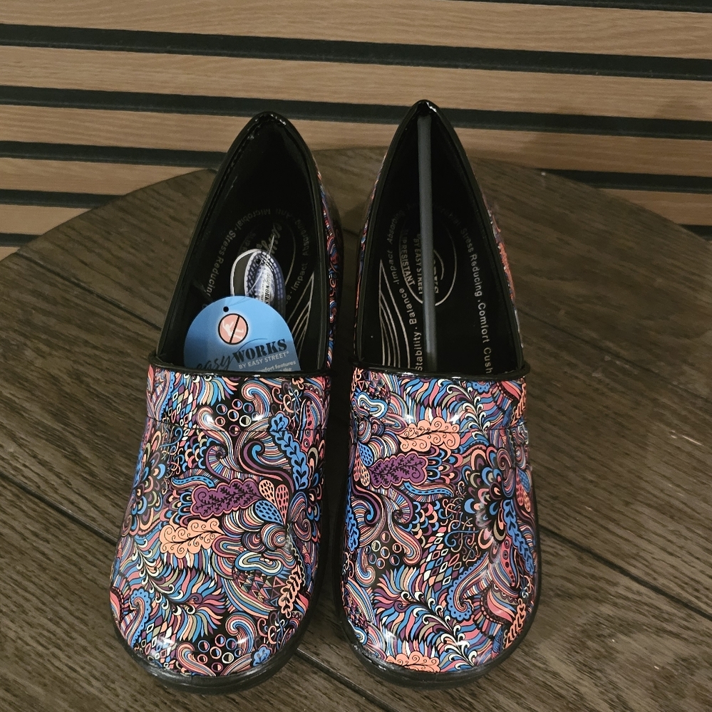 Lyndee Easy works Clogs